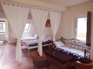 Postel nebo postele na pokoji v ubytování Retro apartment