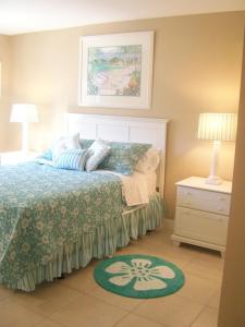 a bedroom with a bed and a picture on the wall at Hilton Head Resort Condo 1 Mile to Shelter Cove! in Hilton Head Island