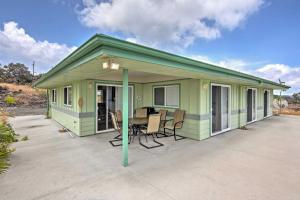 Gallery image of Ocean View Bungalow with Lanai 13 Mi to South Point in Hawaiian Ocean View