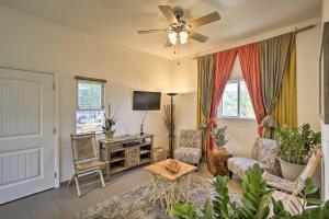 a living room with a ceiling fan and a tv at Remodeled Honolulu Apartment with Courtyard Downtown in Honolulu