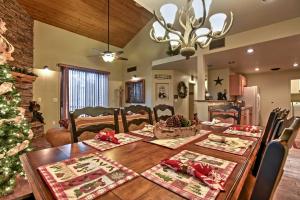 Φωτογραφία από το άλμπουμ του Mountain Cabin Retreat with Game Room, Patio and Views σε Indian Pine