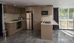 Kuhinja ili čajna kuhinja u objektu Dua Dua Beach Resort