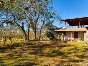 a house in the middle of a field with trees at Casa bungalow Ital-Tico in Paraíso