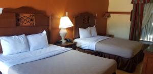 Ένα ή περισσότερα κρεβάτια σε δωμάτιο στο Lotus by Hotel Inn