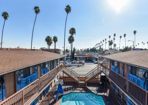 Gallery image of Hollywood Inn Express North in Los Angeles