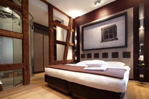 Postel nebo postele na pokoji v ubytování Hotel und Weinhaus Zum Krug