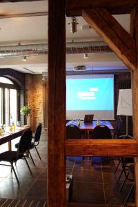 a meeting room with a large screen in a building at Hotel und Weinhaus Zum Krug in Eltville