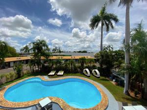 an image of a swimming pool at a resort at Katherine Motel in Katherine