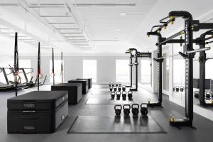 Fitness centrum a/nebo fitness zařízení v ubytování Burbury Hotel