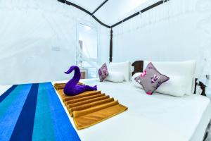 Postel nebo postele na pokoji v ubytování Peacock Beach Hotel Unawatuna