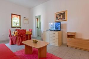 a living room with a television and a table at Liliana in Medulin * Istrien in Medulin