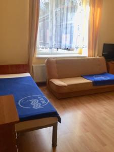 Posteľ alebo postele v izbe v ubytovaní OWR Relax - Hostel położony blisko atrakcji turystycznych