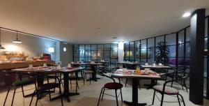Reštaurácia alebo iné gastronomické zariadenie v ubytovaní Hotel Doña Blanca