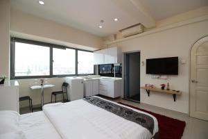 Televisi dan/atau pusat hiburan di JJH Serviced Apartments near Serangoon MRT