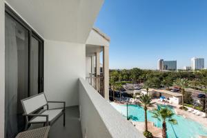 Piscina di Holiday Inn Orlando – Disney Springs® Area by IHG o nelle vicinanze