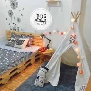 Postel nebo postele na pokoji v ubytování Dốc homestay Đà Lạt