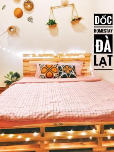 Postel nebo postele na pokoji v ubytování Dốc homestay Đà Lạt