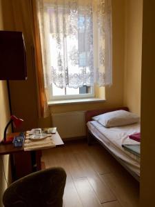Posteľ alebo postele v izbe v ubytovaní OWR Relax - Hostel położony blisko atrakcji turystycznych