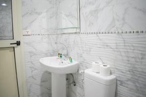 Un baño de Golden Palace Hotel