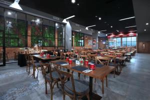 Restaurace v ubytování NEO+Waru-Sidoarjo by ASTON