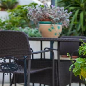 A garden outside Apartments Bruna