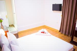 Una cama o camas en una habitación de Golden Palace Hotel