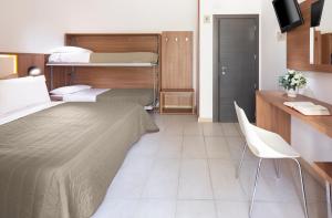 A bed or beds in a room at Hotel Foglieri