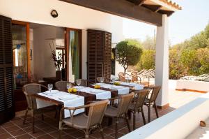 מסעדה או מקום אחר לאכול בו ב-Villa Solana