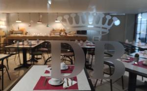 Reštaurácia alebo iné gastronomické zariadenie v ubytovaní Hotel Doña Blanca