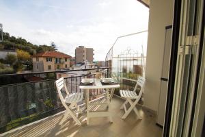 a balcony with a table and chairs on a balcony at appartamento super ristrutturato in Celle Ligure