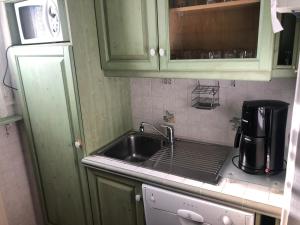 Nhà bếp/bếp nhỏ tại Nicole 1