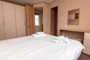 A bed or beds in a room at 156 Newquay Bay Resort
