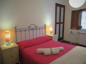 A bed or beds in a room at CASA DA BARRA AZUL by Stay in Alentejo