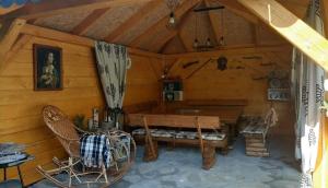 a room with a table and chairs in a cabin at Agroturystyka Tylmanowa in Tylmanowa