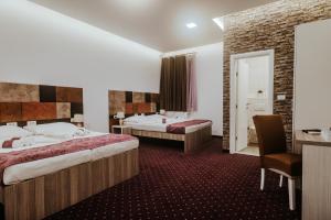a hotel room with two beds and two lamps at Hotel & Spa Villa Meydan in Mostar