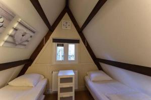 a room with two beds in a attic at Chalet la Catrina - Bungalow 41, Sunclass Durbuy in Durbuy +58 photos
