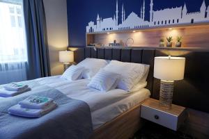 Łóżko lub łóżka w pokoju w obiekcie AGA Tenis Apartments by Radwańska