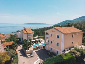 Útsýni yfir sundlaug á Apartments Villa Chiara Opatija eða í nágrenninu