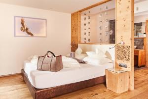 Posteľ alebo postele v izbe v ubytovaní Hotel Riederhof- Urlaub mit WAU!