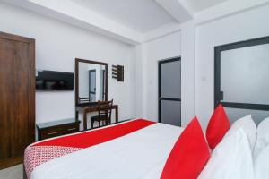 Tempat tidur dalam kamar di Delphin Hotel