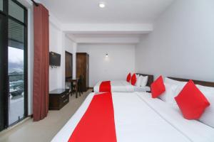 Tempat tidur dalam kamar di Delphin Hotel