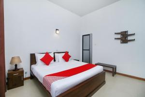 Tempat tidur dalam kamar di Delphin Hotel