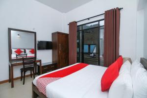 Tempat tidur dalam kamar di Delphin Hotel