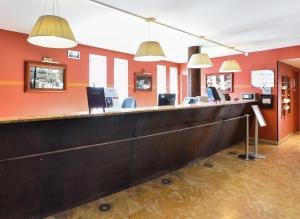 a bar in a restaurant with orange walls at Résidence Pierre & Vacances Premium Port Prestige in Antibes