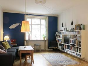 a living room with a couch and a table at ApartmentInCopenhagen Apartment 1354 in Copenhagen