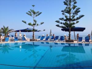 Bazén v ubytování Hotel La Playa Blanca nebo v jeho okolí