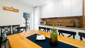 Kuchyňa alebo kuchynka v ubytovaní Apartamenty EverySky - Dom Orkana 9