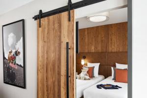 Ένα ή περισσότερα κρεβάτια σε δωμάτιο στο Ecrin Blanc Resort Courchevel - Aquapark