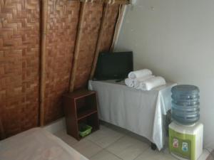 a room with a table with towels on it at Bunar Tunggal Villa n Resto in Tanjung Lesung