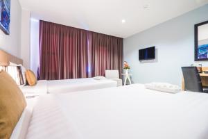 Postel nebo postele na pokoji v ubytování Vapa Hotel - SHA Extra Plus